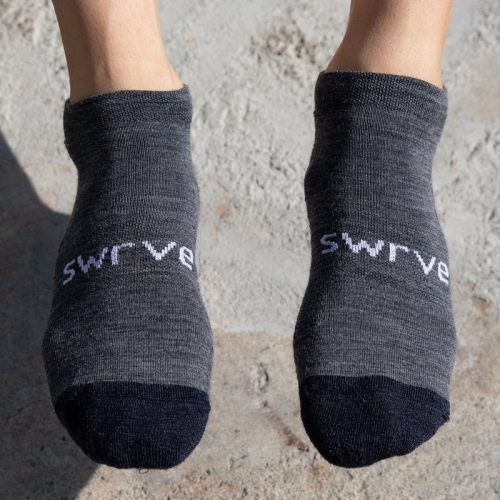 *SWRVE* no-show merino wool socks (chacoal/navy)