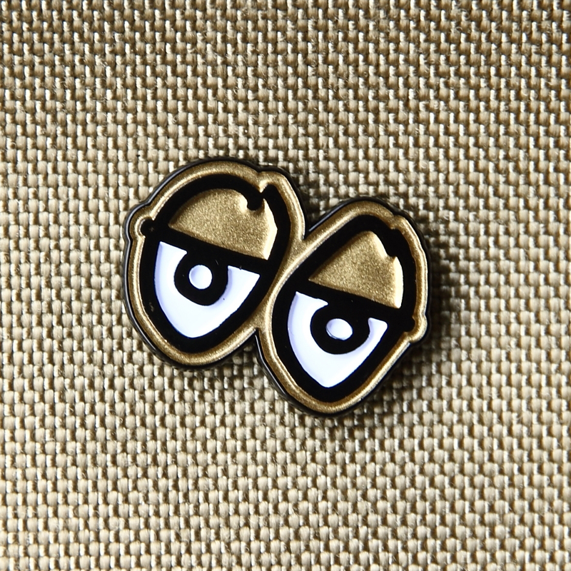 *KROOKED* eyes pin (gold)