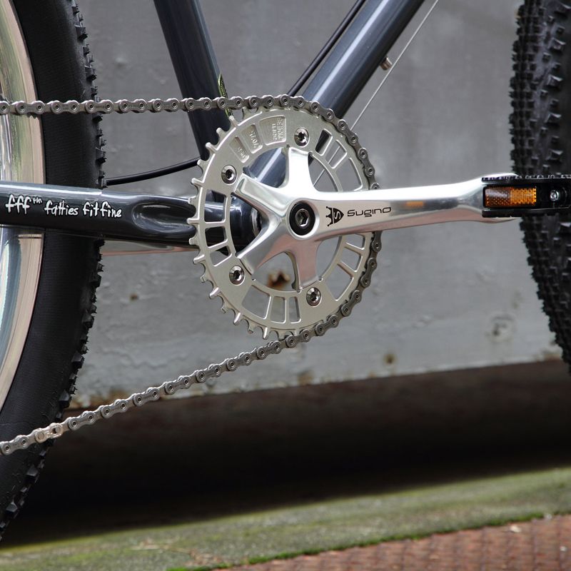 カラーはシルバーですAARN  narrow wide chainring  アーロンチェーンリング