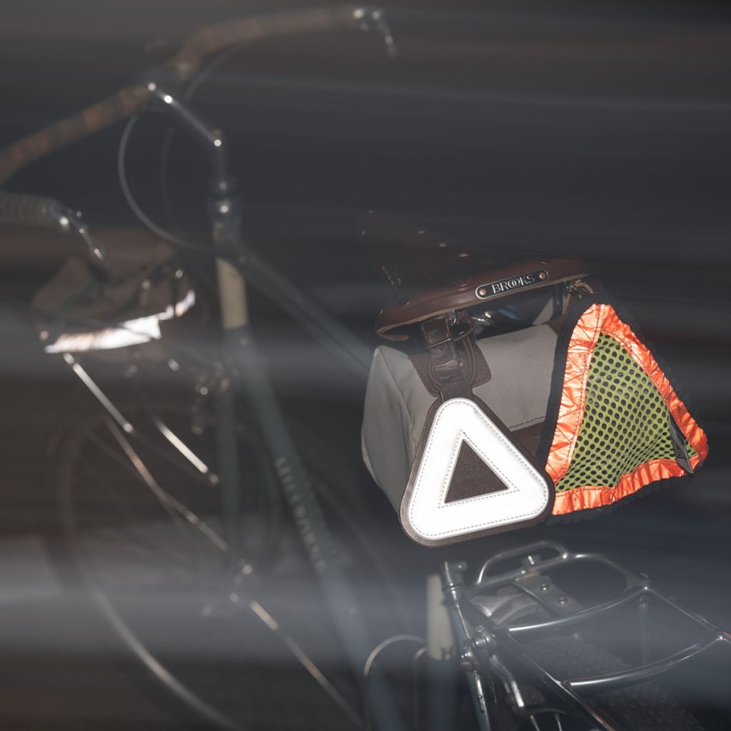 【2024年新作】 reflector triangle LUG* BROOKS×BLUE (black) LUG BLUE - アクセサリー