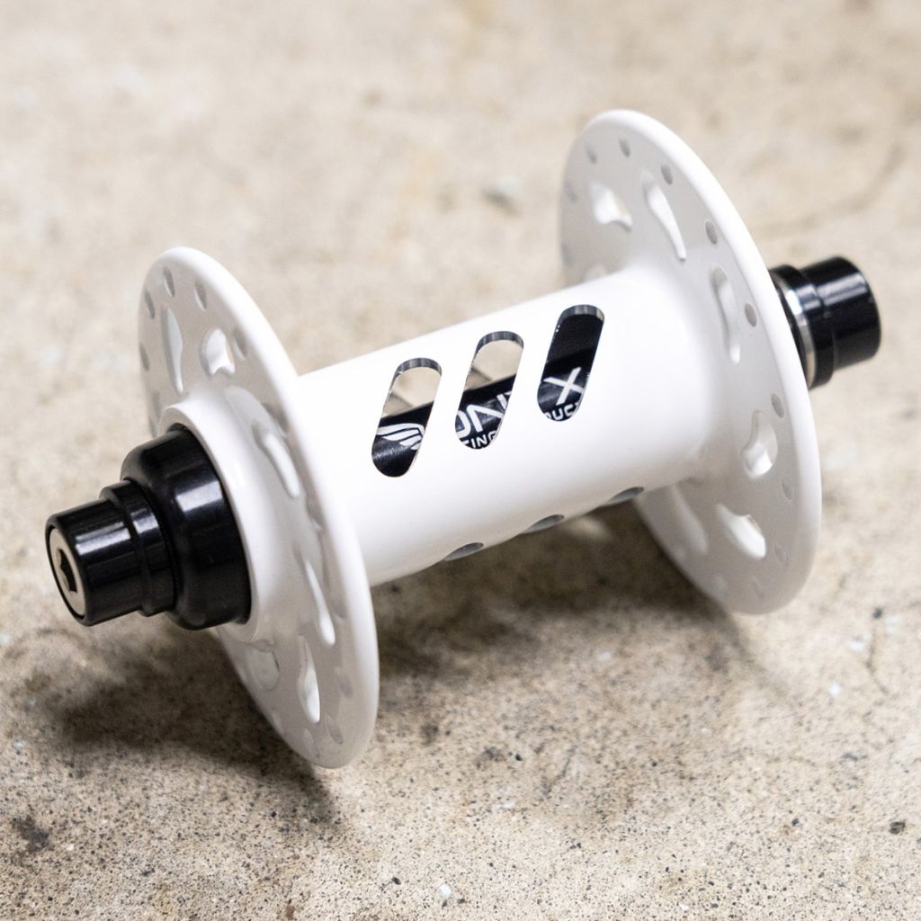 *ONYX RACING PRODUCTS* Helix track hub front (white frost)
