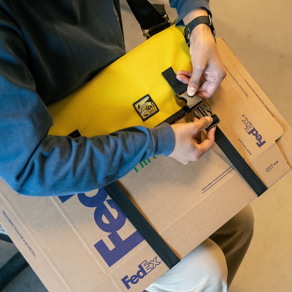 TAXI BAGS* messenger bag (M/brown) - BLUE LUG ONLINE STORE