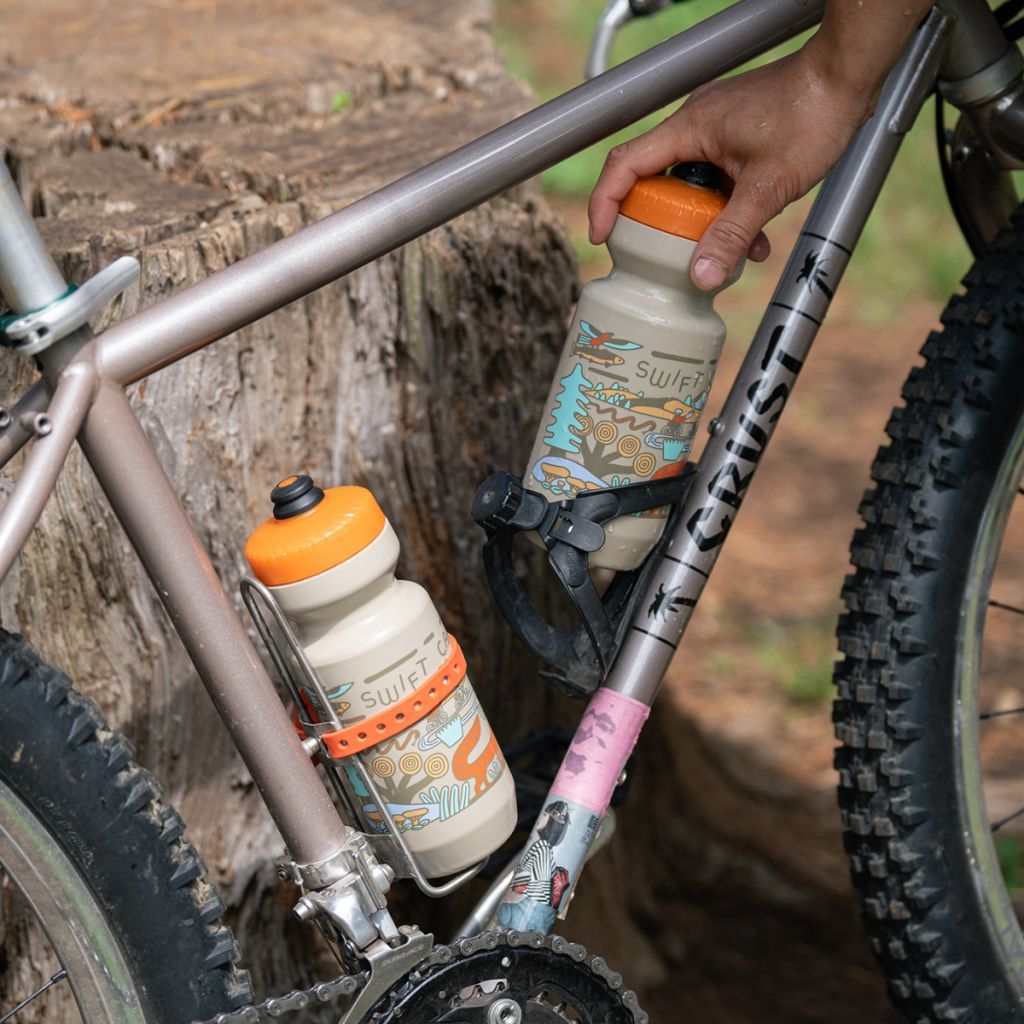 SWIFT INDUSTRIES campandgoslow ボトルホルダー SWIFT INDUSTRIES campandgoslow ボトルホルダー