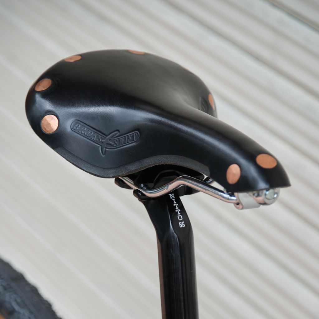 BROOKS* swift chrome (brown) - BLUE LUG ONLINE STORE