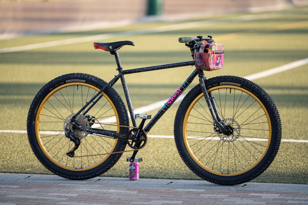 *CRUST BIKES* evasion complete bike (pastel speckle'd black/M）