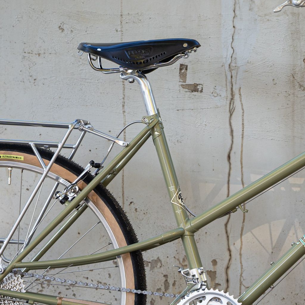 BROOKS* b17 narrow carved (honey) - BLUE LUG ONLINE STORE