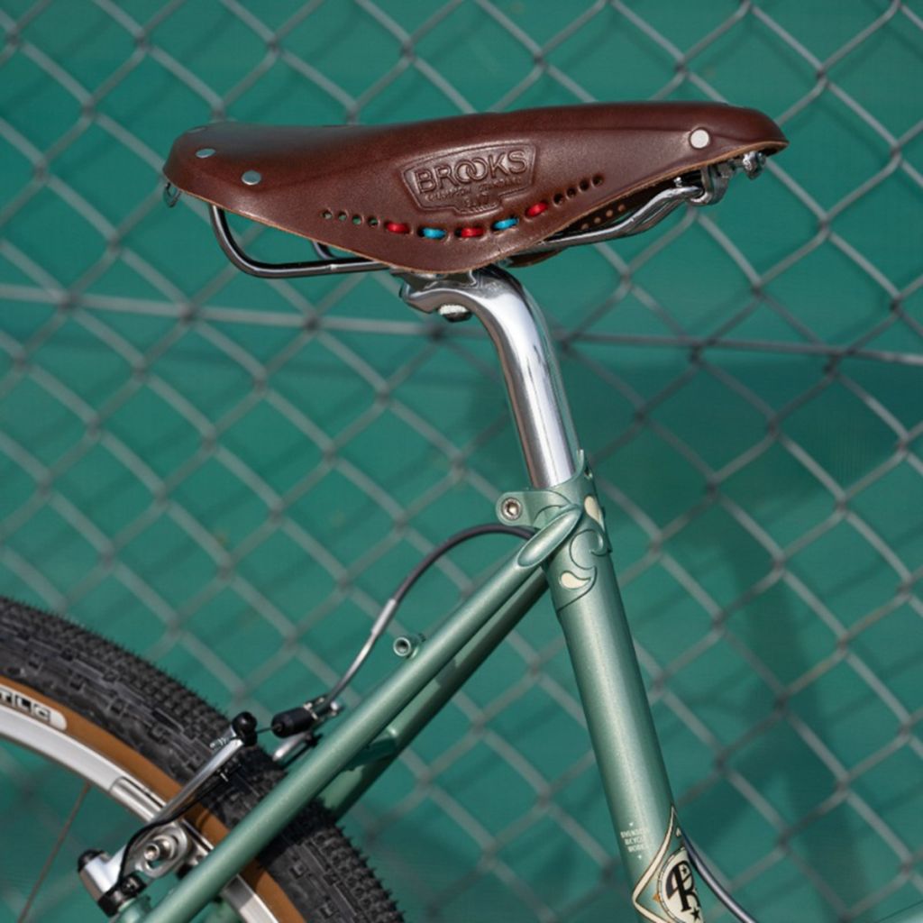 *BROOKS* b17 carved (black)