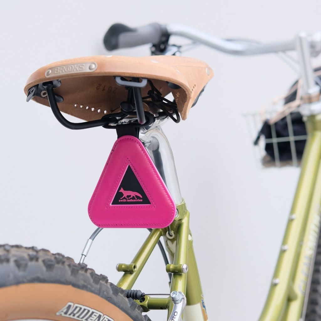 BLUE LUG×SWIFT INDUSTRIES* triangle reflector (pink) - BLUE