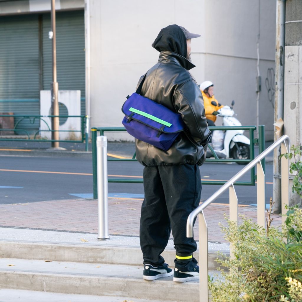 *BLUE LUG* the messenger bag half (purple/reflector)