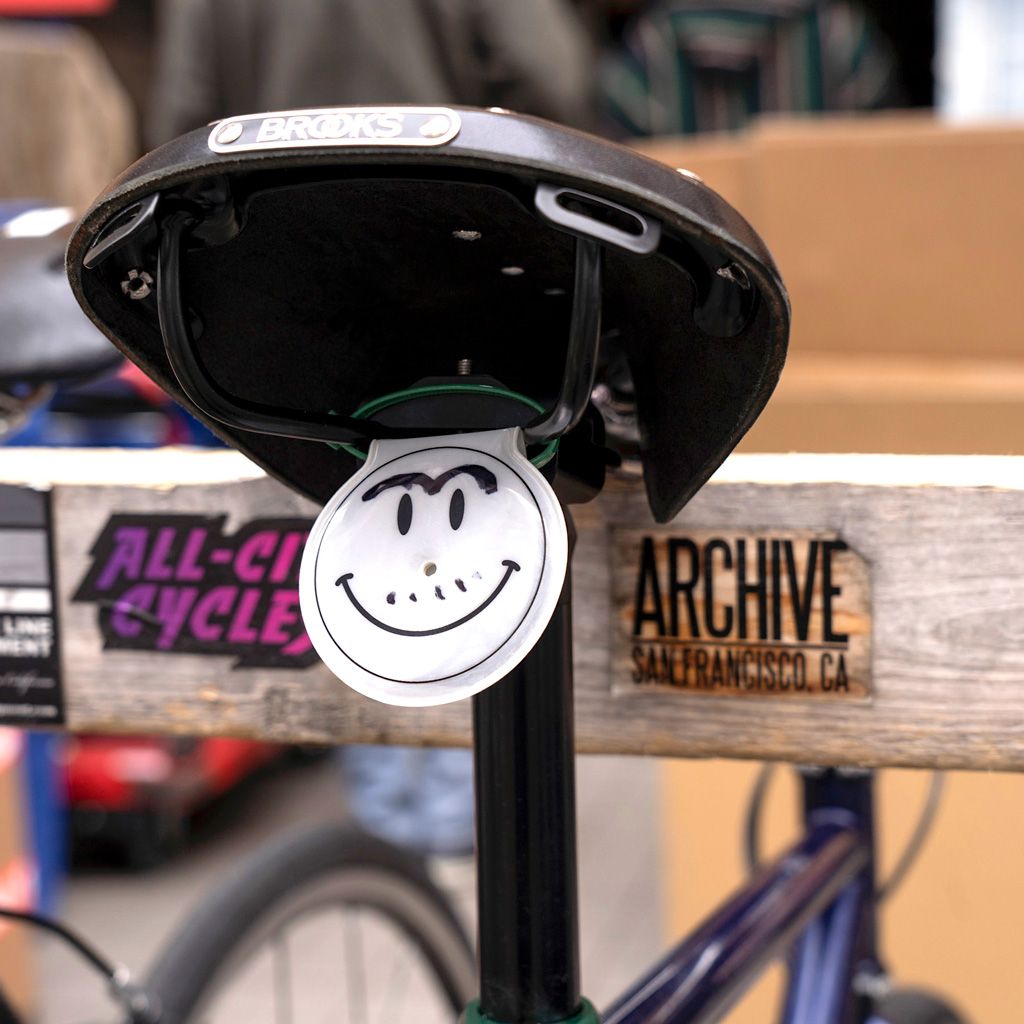 *BLUE LUG* smile reflector clip