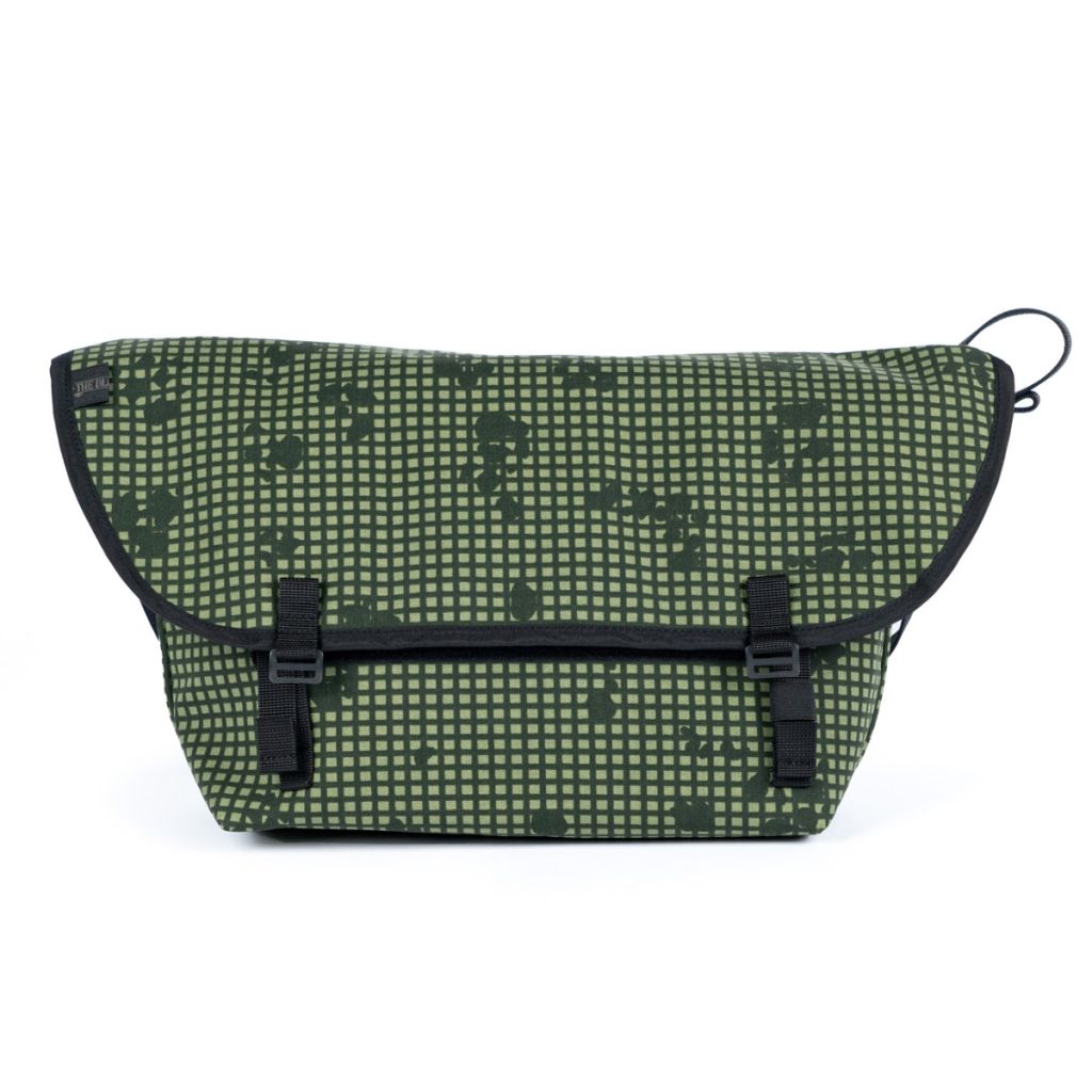 *BLUE LUG* the messenger bag half (night camo)