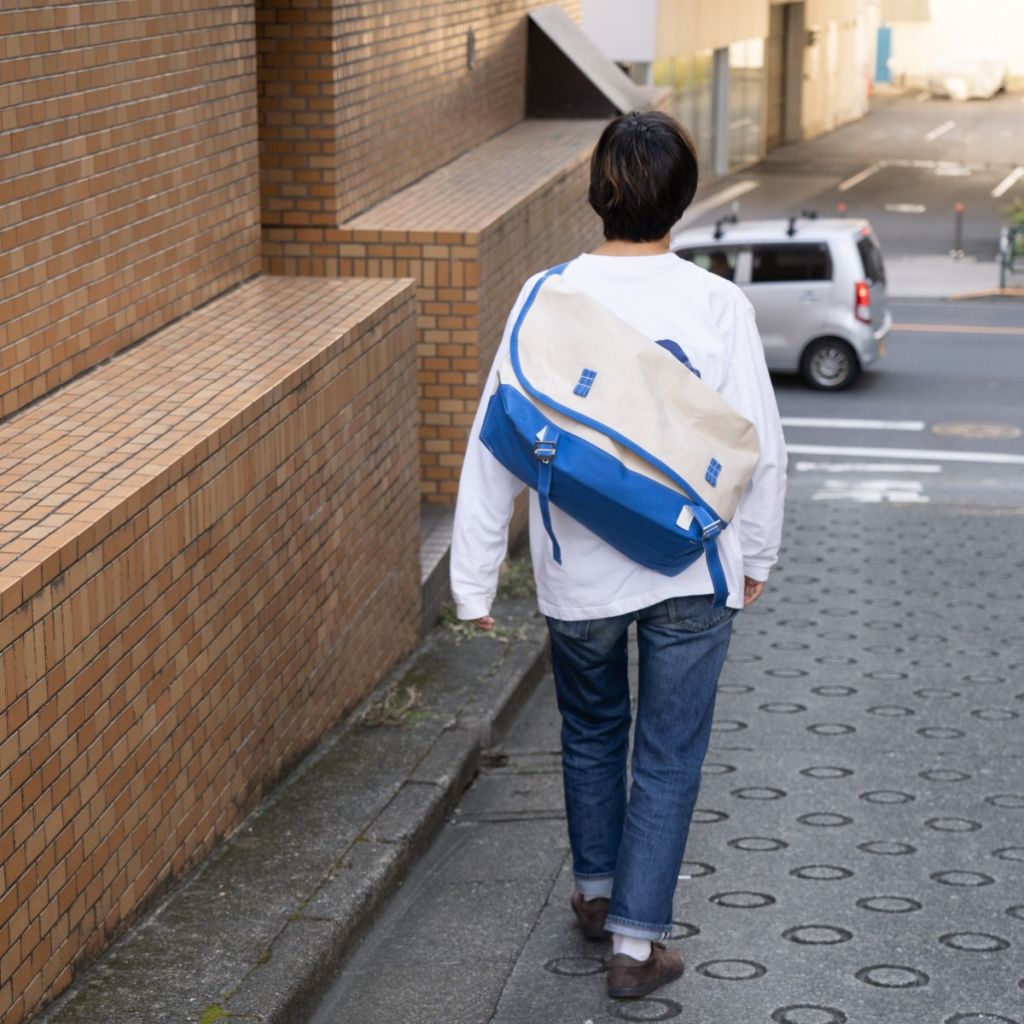 *THE INCONVENIENCE STORE×BLUE LUG* boat and messenger bag (blue)