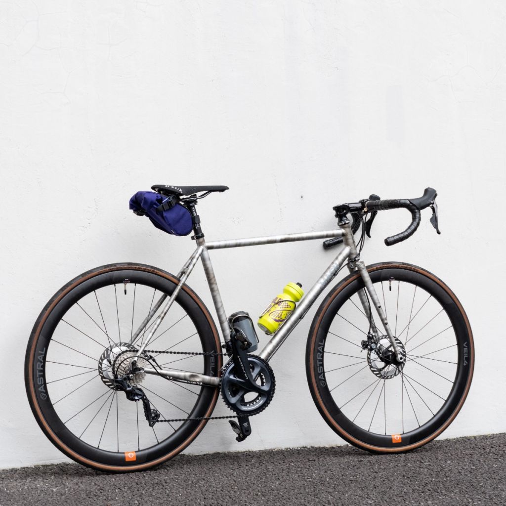 ASTRAL CYCLING×DT SWISS* veil4 carbon wheel (rear) - BLUE ASTRAL CYCLING×DT SWISS* veil4 carbon wheel (rear) - BLUE