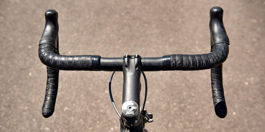 自転車 サイクリング　グリップ　クロスバイク バーテープ　FYXATION　LOOP EVA BAR TAPE　WHITE　即決　送料無料　新品未使用