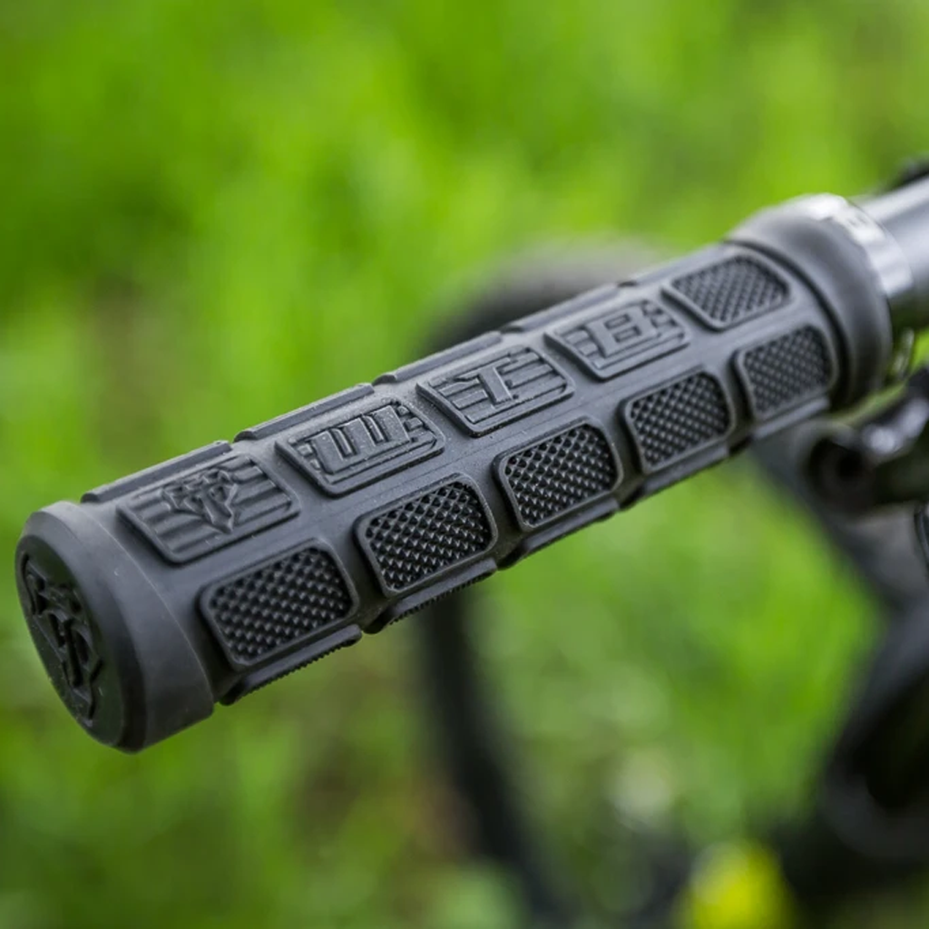 ROCKBROS 自転車 グリップ 交換 ハンドル 対応内径 20-22mm