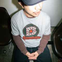 *BONESHAKER MTB×BLUE LUG* b-wheel tee (gray)