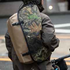 *BLUE LUG* the messenger bag (custom/tree camo/beige)