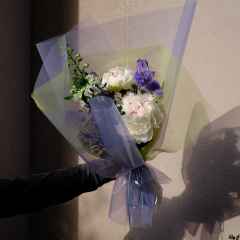 ※写真はイメージです。ラッピングは花の風合いに合わせてセレクトしておりますので、画像とは異なる場合がございます。