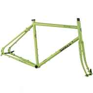 クロモリフレームにカーボンフォークで軽量化！SURLY Pacer
