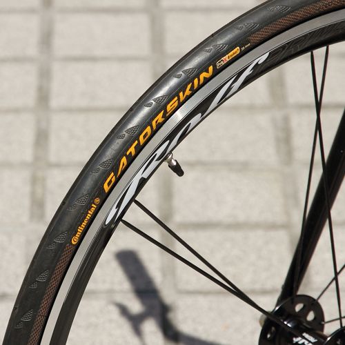 *CONTINENTAL* gatorskin tire (black)