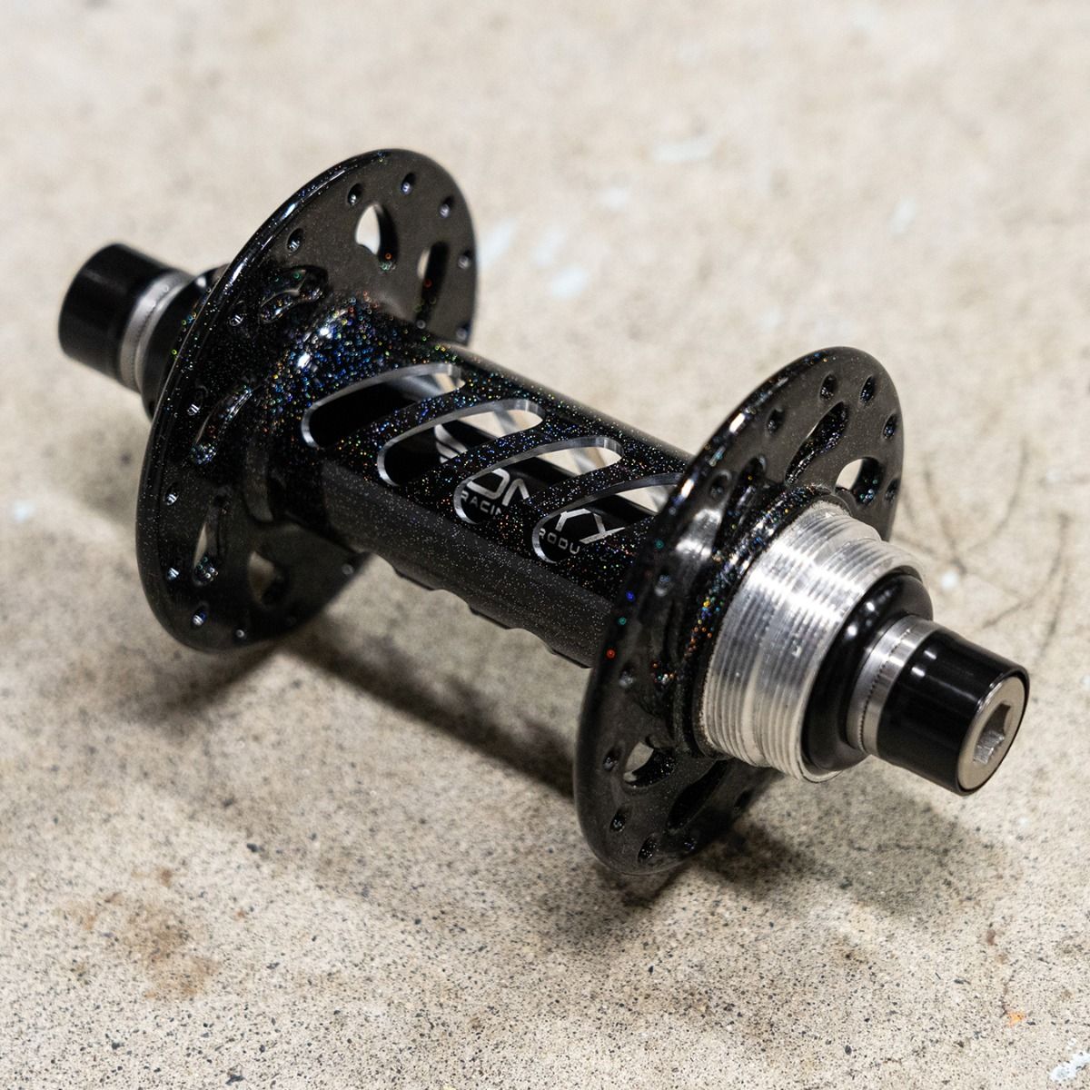 *ONYX RACING PRODUCTS* Helix track hub rear (black aura)