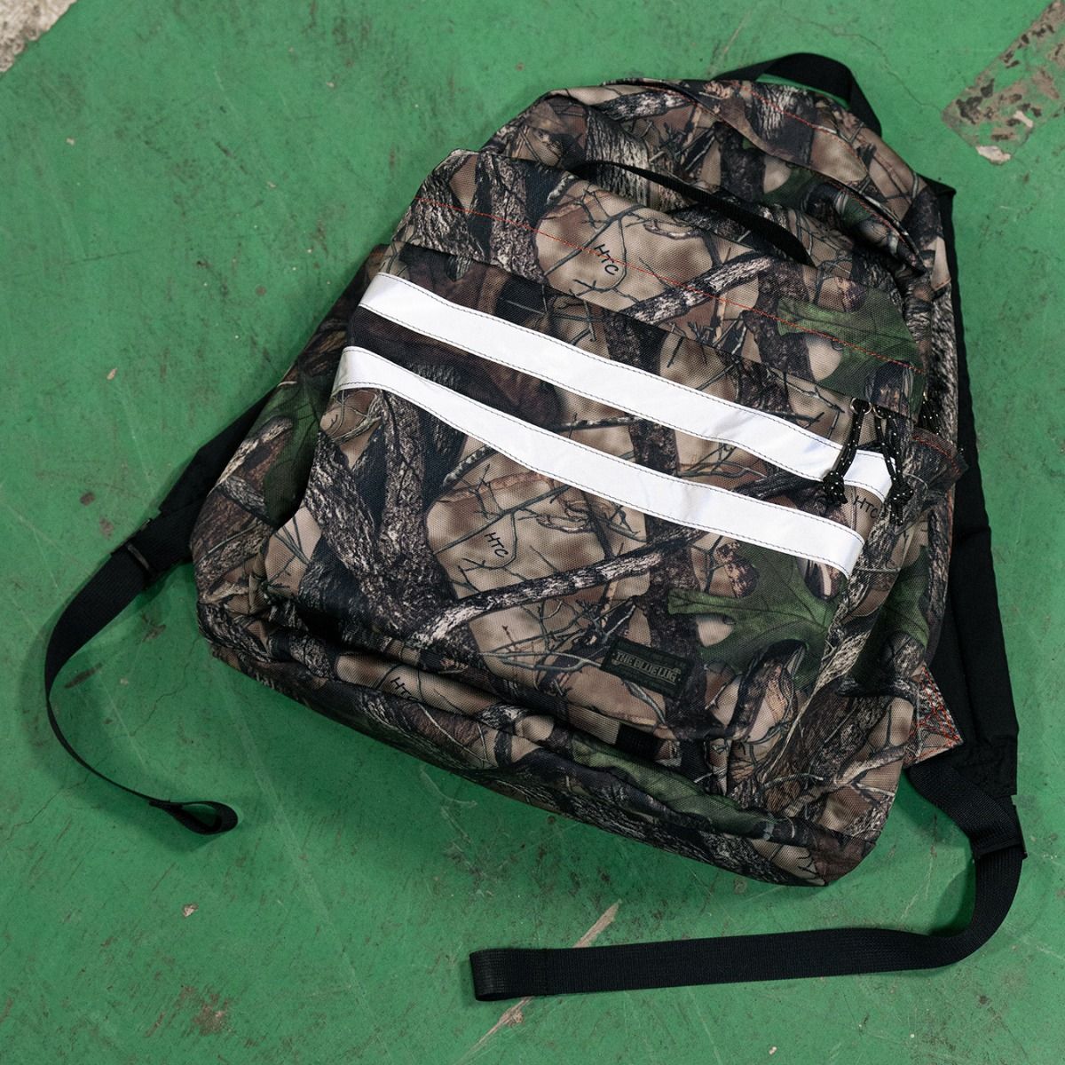 *BLUE LUG* THE DAY PACK (tree camo/silver reflector)
