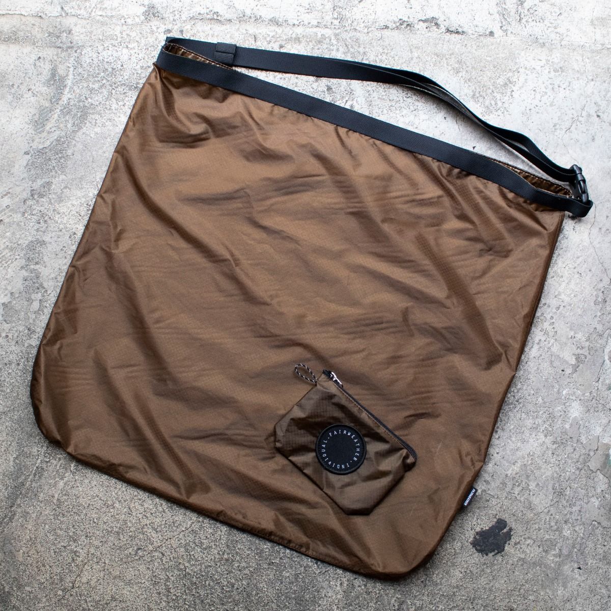 *FAIRWEATHER* packable sacoche (coyote brown)