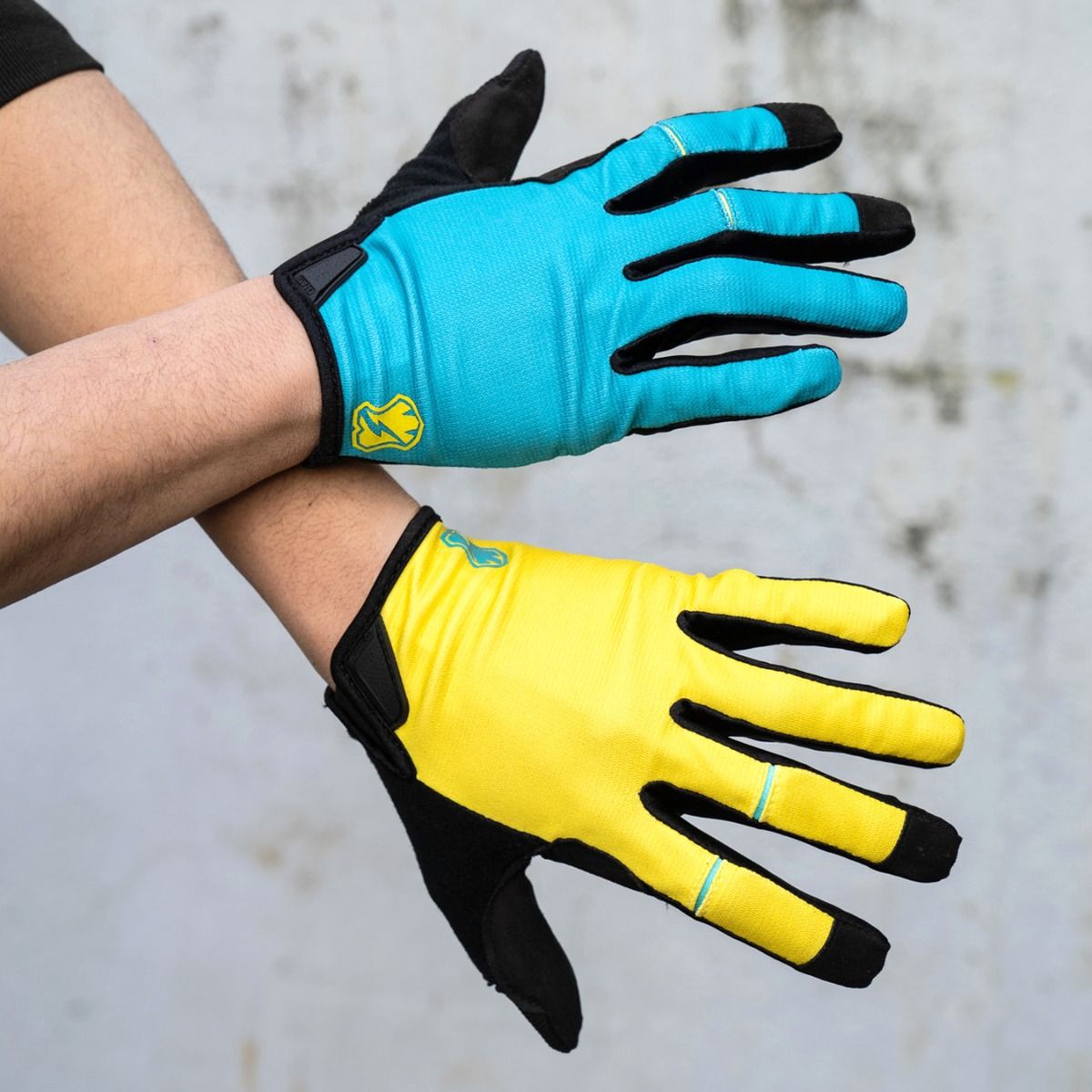 *MASH* DND glove (teal/yellow)