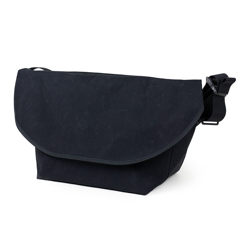 [ 受注販売] *SHTAK* messenger bag (wax black)