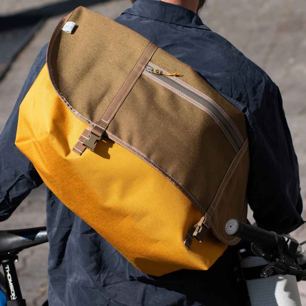 BLUE LUG* the messenger bag (custom/yellow/coyote) - BLUE LUG