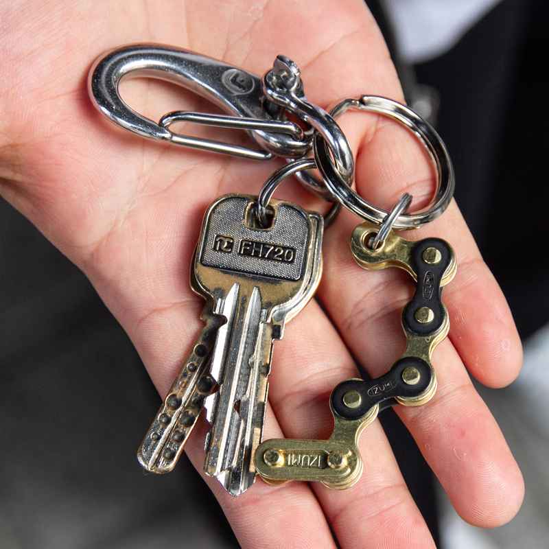 IZUMI* jet black key holder (gold) - BLUE LUG ONLINE STORE