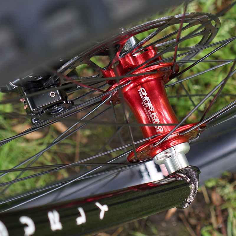 CHRISKING ISO B フロントハブ CHRIS KING* ISO B disc hub front (silver/6bolts) - BLUE LUG