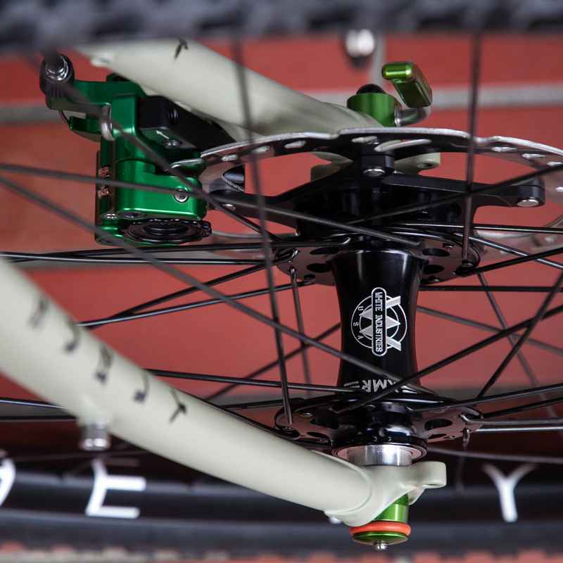 WHITE INDUSTRIES* XMR 12mm thru-axle disc hub front (black) - BLUE