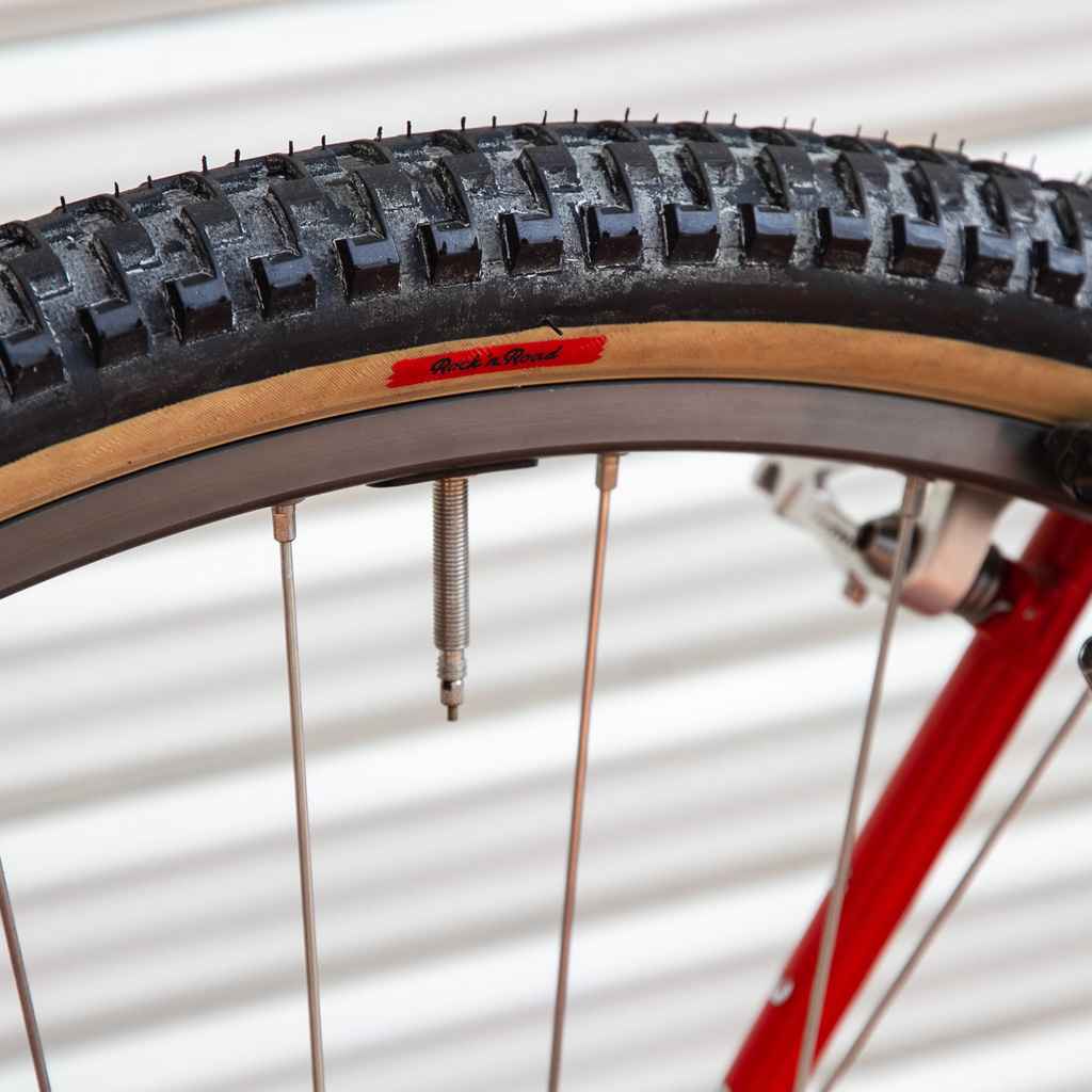 BRUCE GORDON* rock n' road 700×48c tire (black) - BLUE LUG ONLINE