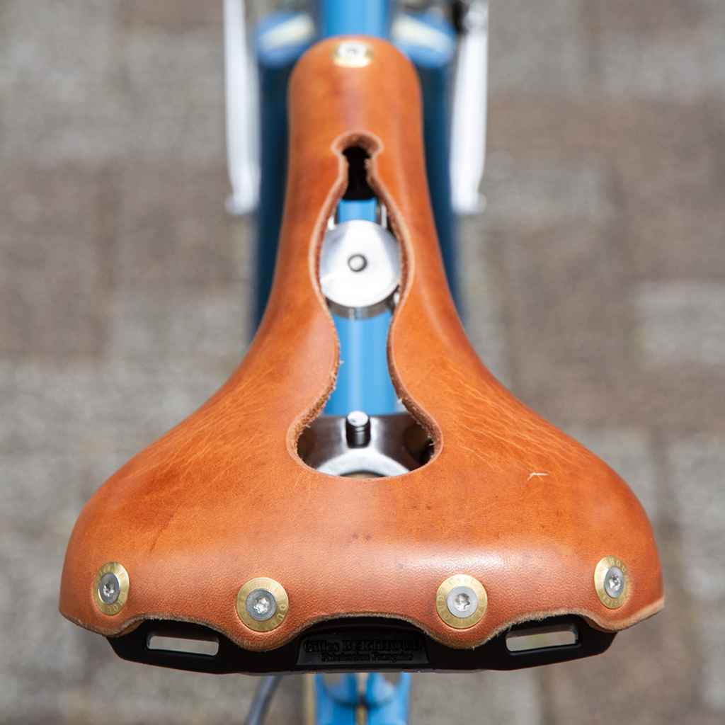 gilles berthoud aravis レザーサドル BERTHOUD* aravis open leather saddle (black) - BLUE LUG