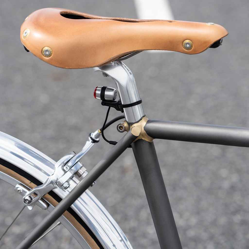 BERTHOUD* aravis open leather saddle (natural) - BLUE LUG ONLINE STORE