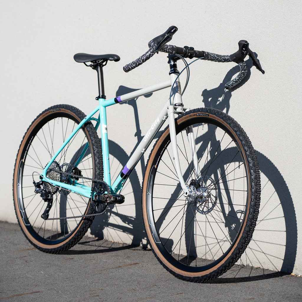 TERAVAIL* rutland tire (black/tan) - BLUE LUG ONLINE STORE