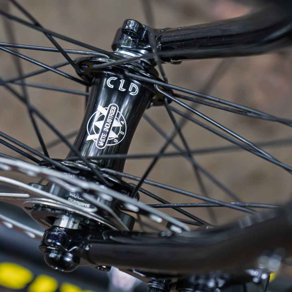 WHITE INDUSTRIES* CLD 15mm thru-axle hub front (black