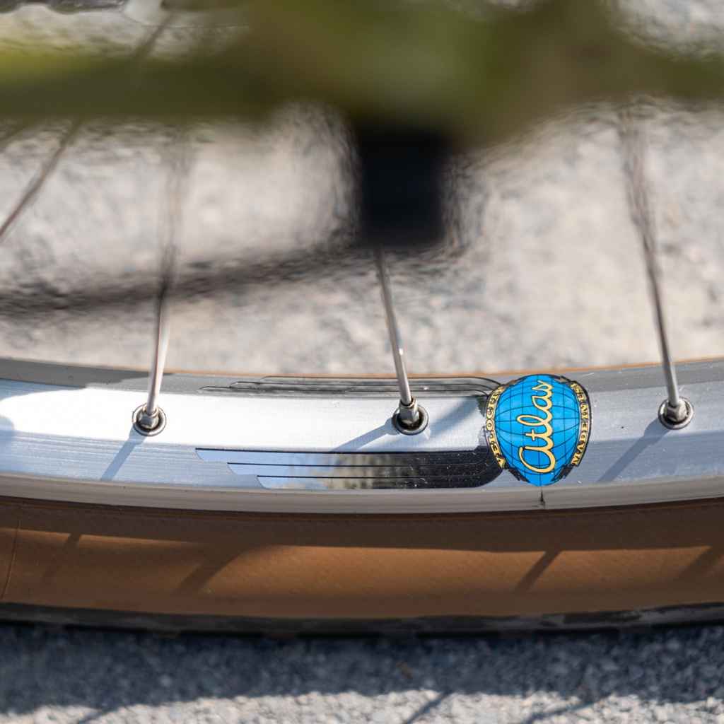 VELOCITY×SON NABENDYNAMO* atlas 650B dynamo wheel (silver) - BLUE