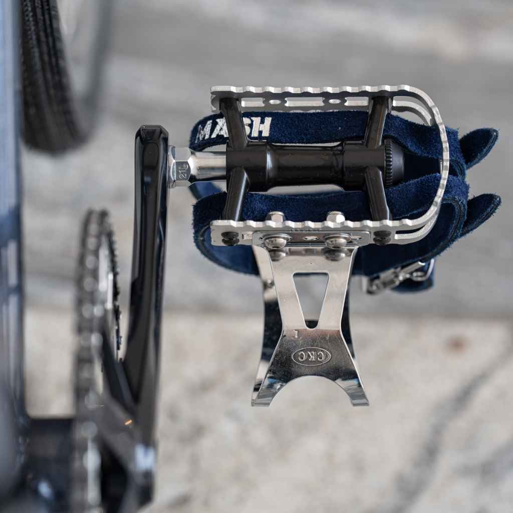 MASH* MKS × MASH leather double toe straps (blue) - BLUE LUG