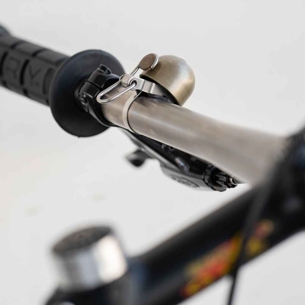 ロ*b様 SPURCYCLE bell ベル スパーサイクル ブルーラグ サーク SPURCYCLE* original bell (black/red) - BLUE LUG ONLINE STORE