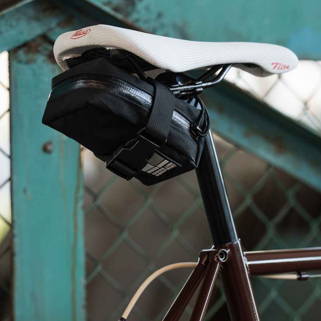 ILE* all mountain seat bag (x-pac black) - BLUE LUG ONLINE STORE