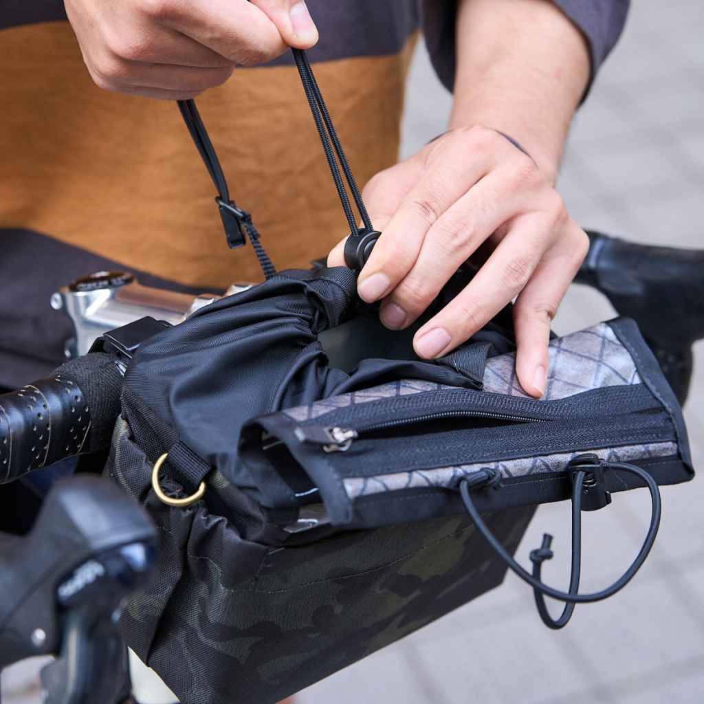 OUTER SHELL ADVENTURE* drawcord handlebar bag (black/2024) - BLUE