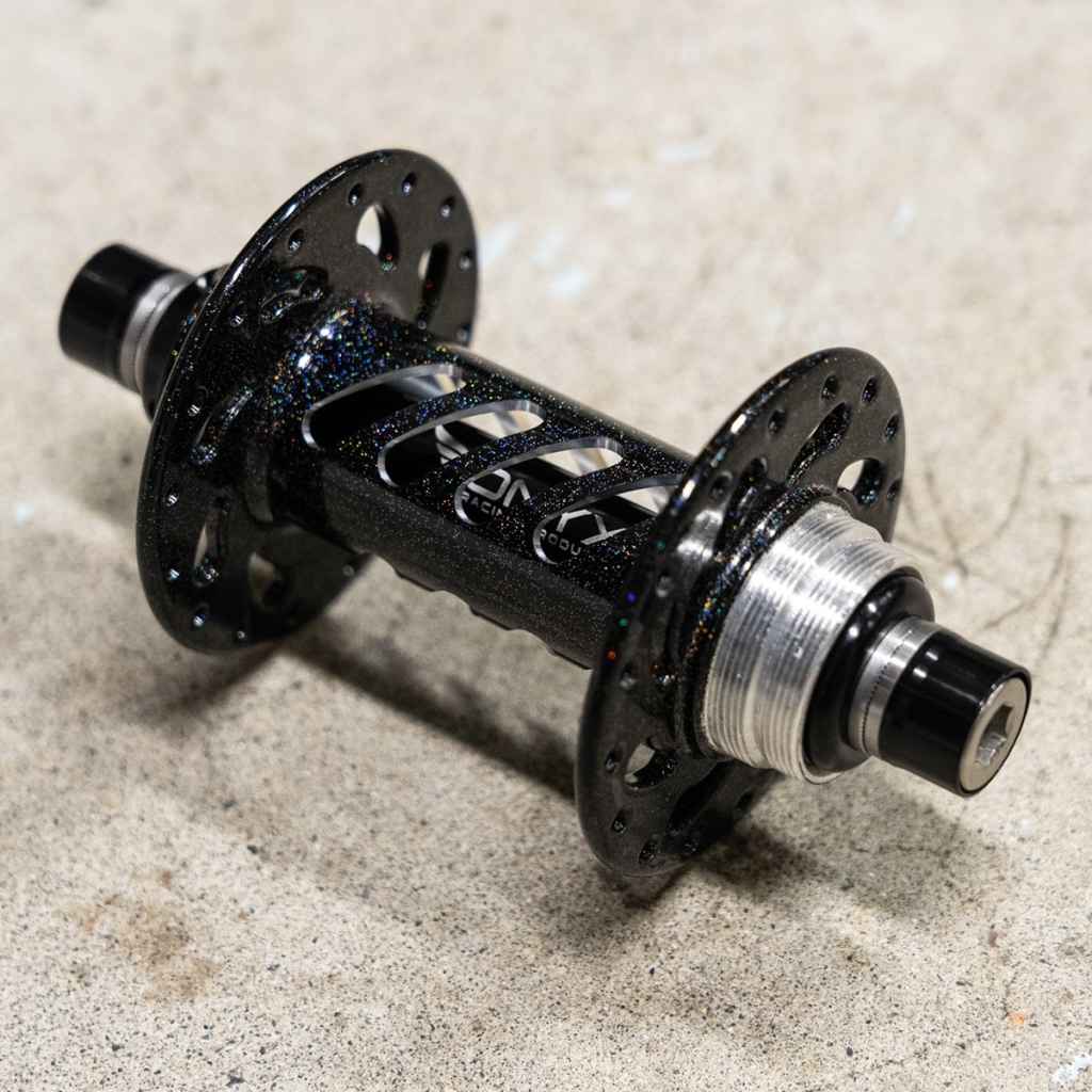 ONYX RACING PRODUCTS* Helix track hub rear (black aura