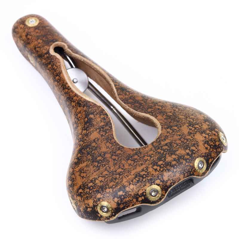 BERTHOUD* aspin open leather saddle (cork) - BLUE LUG ONLINE