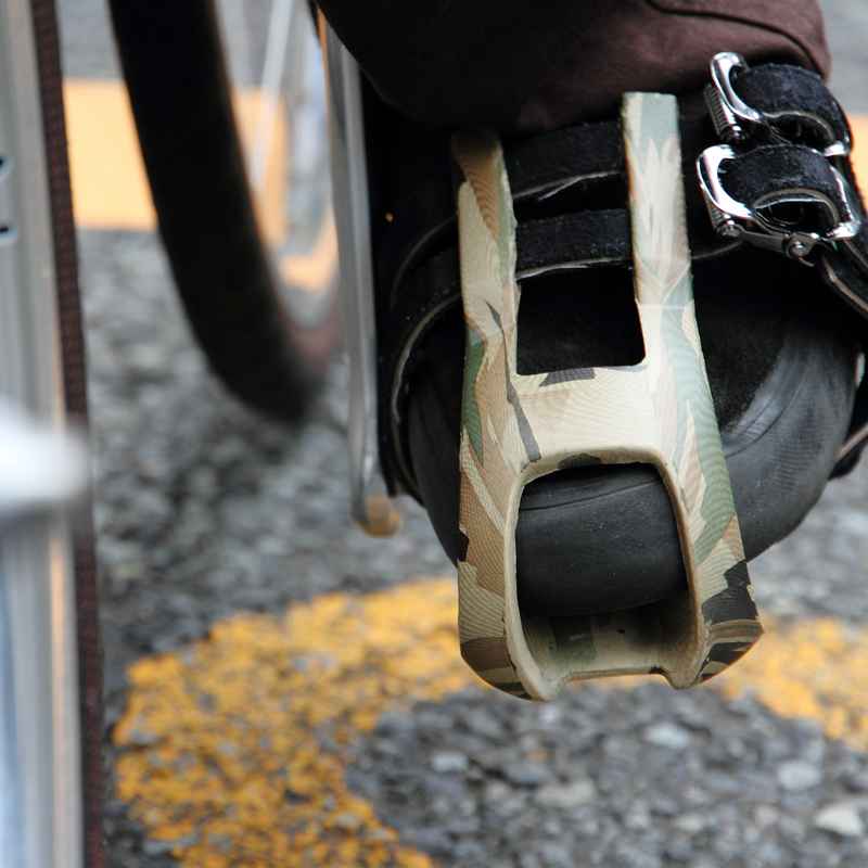 MASH* nylon double toe clips (black drip camo) - BLUE LUG