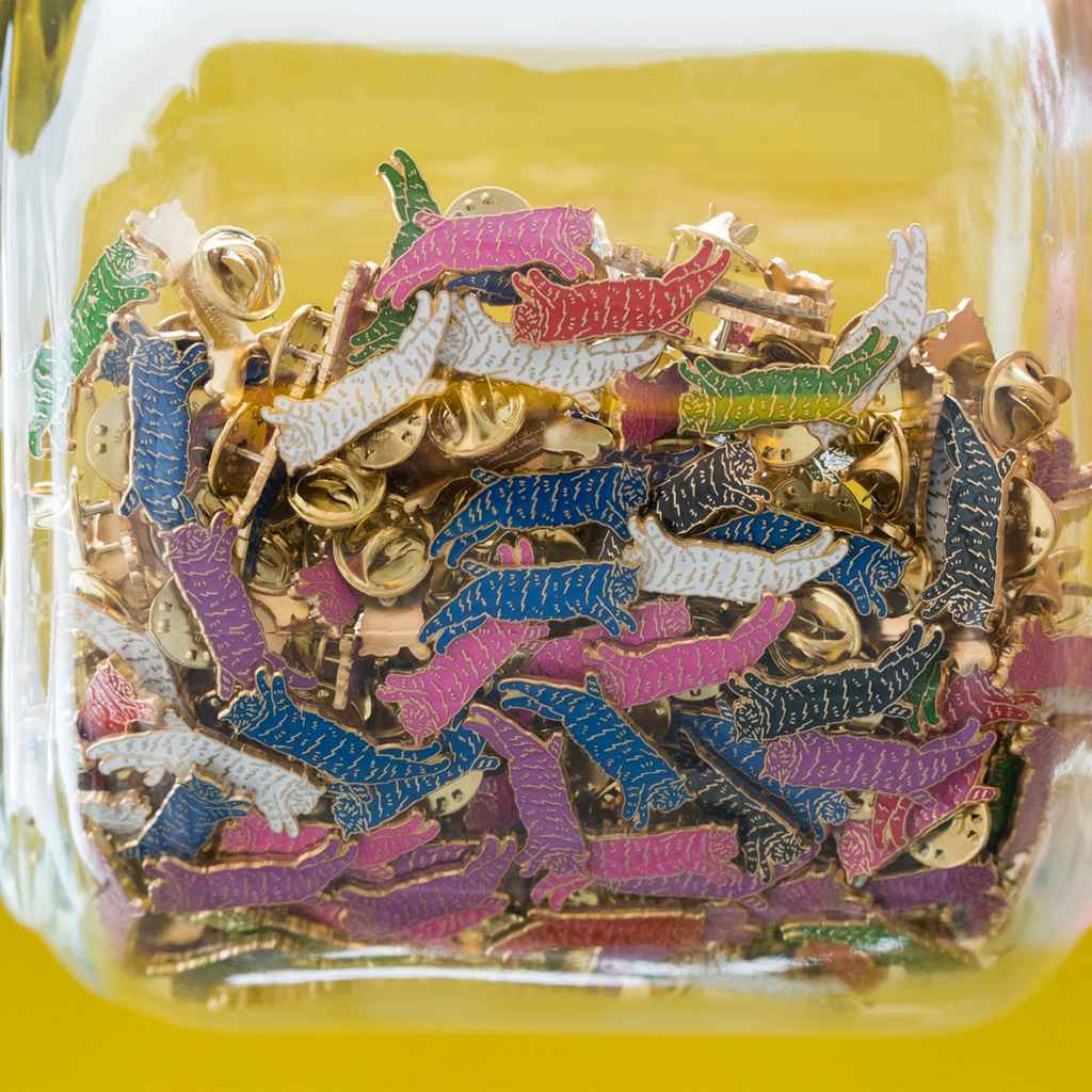 TEAM DREAM* chubby bobcat lapel pins - BLUE LUG ONLINE STORE