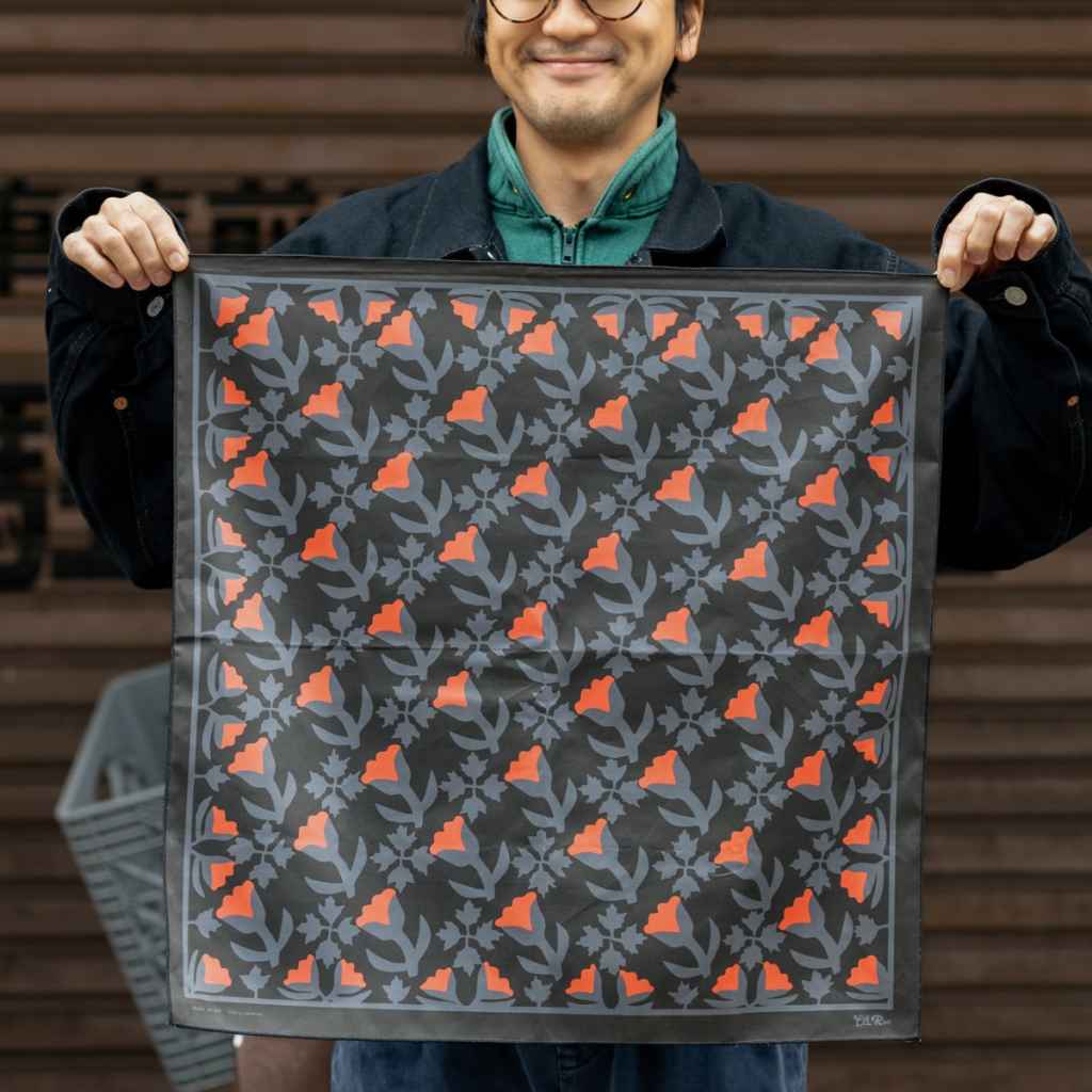 RON'S BIKES* laron's tulips and holly bandana (black lava doom