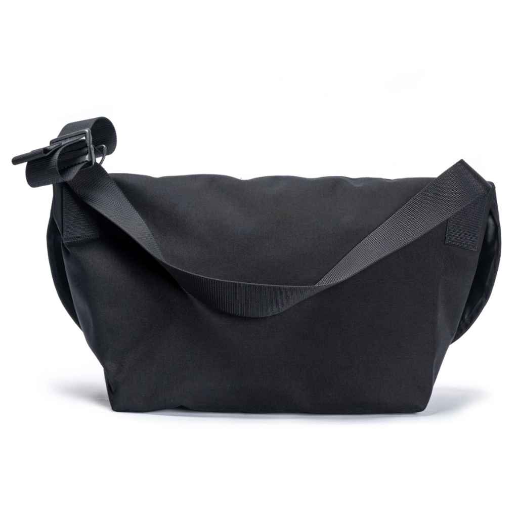 バッグ BLUE LUG the messengerbag (black/pocket) BLUE LUG* the messenger bag (cordura/black/pocket) - BLUE LUG