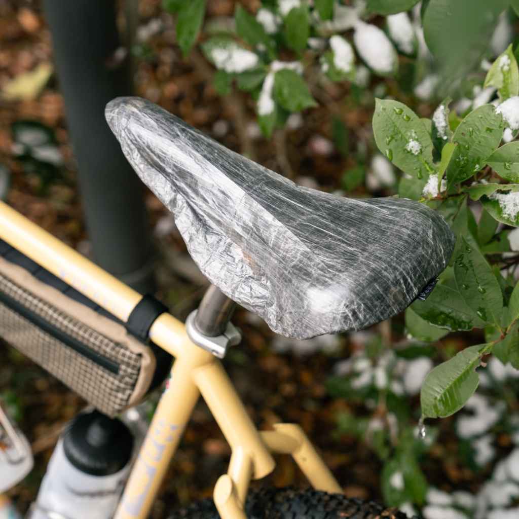 BLUE LUG* saddle cover (dyneema black) - BLUE LUG ONLINE STORE